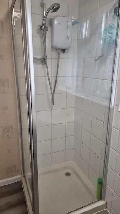 Coolfin House-Close To Excel, Contractors, Relocators, Paid Parking Villa London