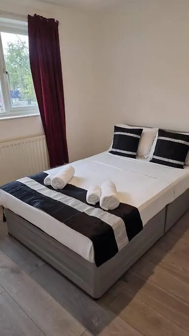 Coolfin House-Close To Excel, Contractors, Relocators, Paid Parking Villa London 0*,