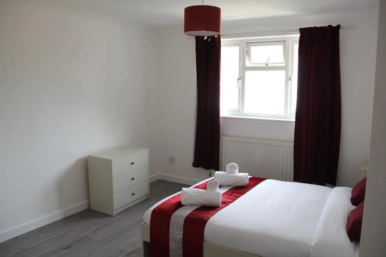 Coolfin House-Close To Excel, Contractors, Relocators, Paid Parking Villa London 0*,  United Kingdom