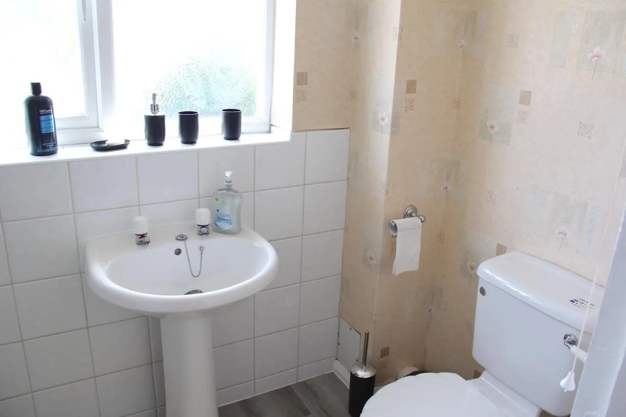 Coolfin House-Close To Excel, Contractors, Relocators, Paid Parking Villa London Holiday home